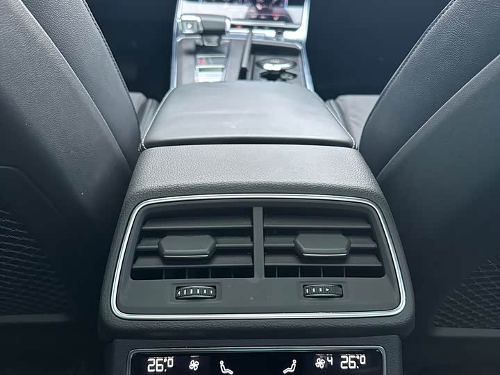 Фото 9 - Audi A6L
