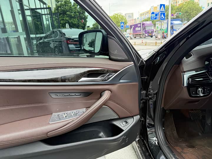 Фото 10 - BMW 5 Series