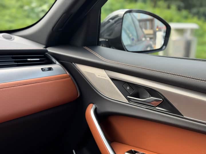 Фото 10 - Jaguar F-Pace