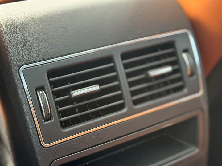 Фото 12 - Jaguar F-Pace