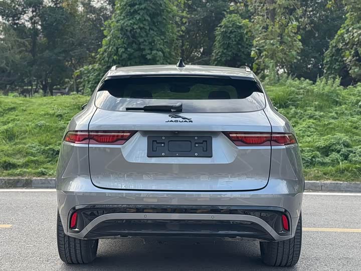 Фото 15 - Jaguar F-Pace