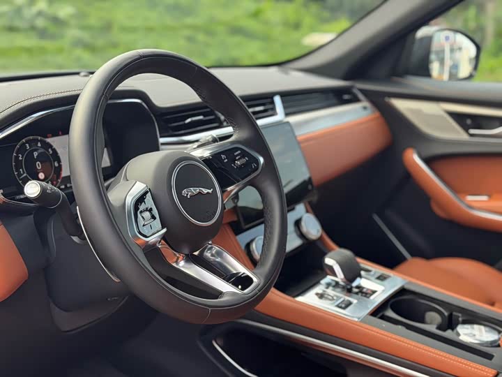 Фото 5 - Jaguar F-Pace