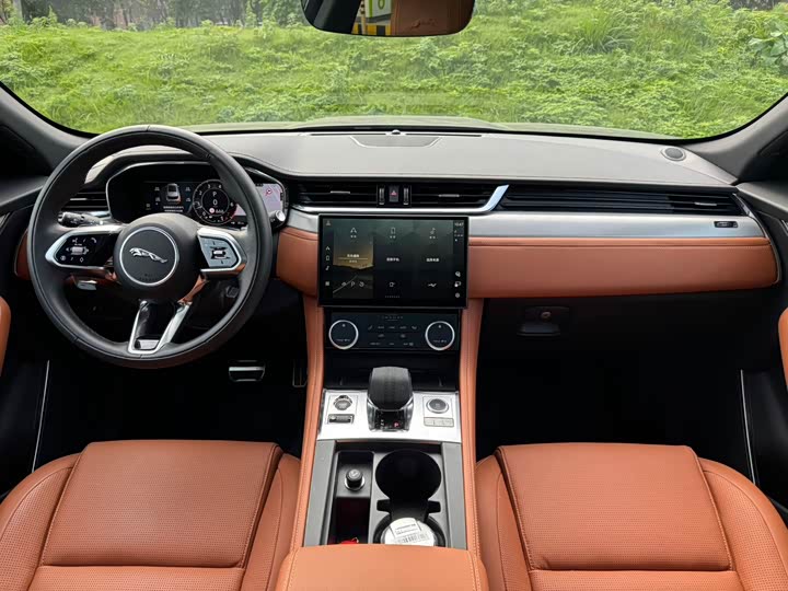 Фото 7 - Jaguar F-Pace