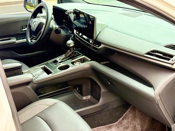 Фото 10 - Toyota Sienna