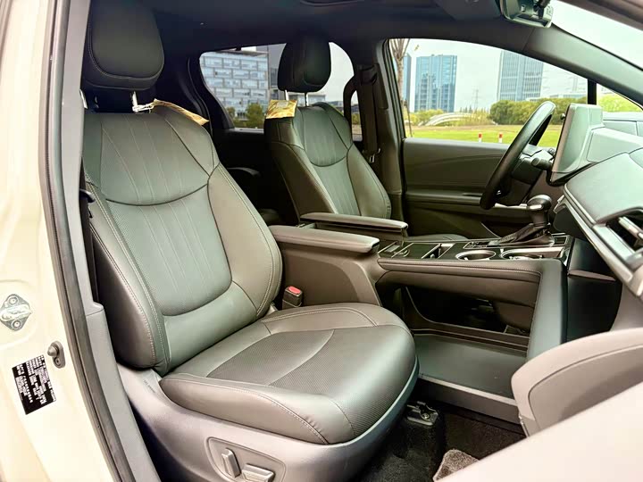 Фото 11 - Toyota Sienna