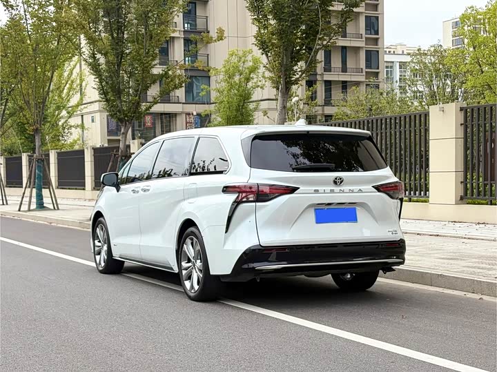 Фото 4 - Toyota Sienna