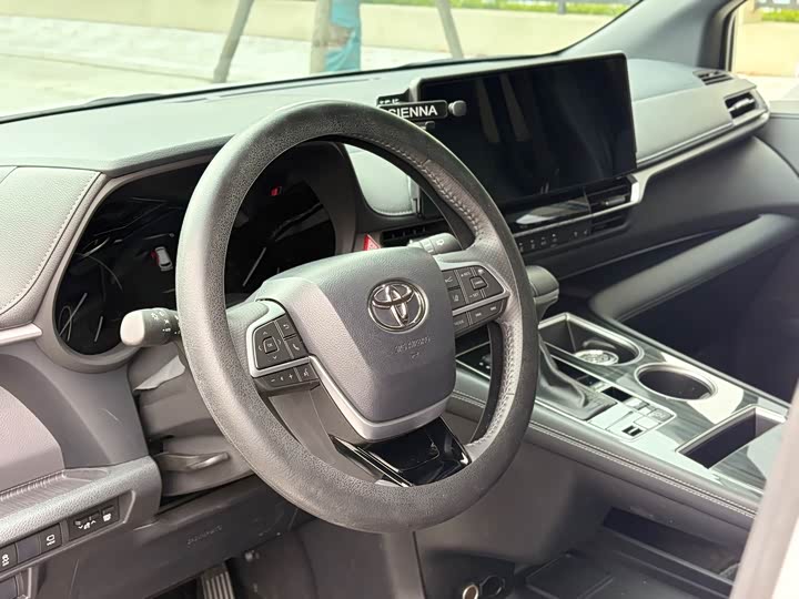 Фото 6 - Toyota Sienna