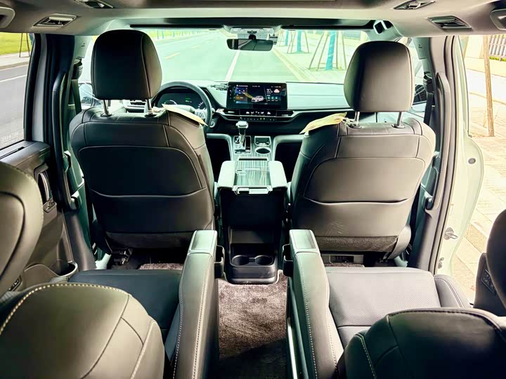 Фото 9 - Toyota Sienna