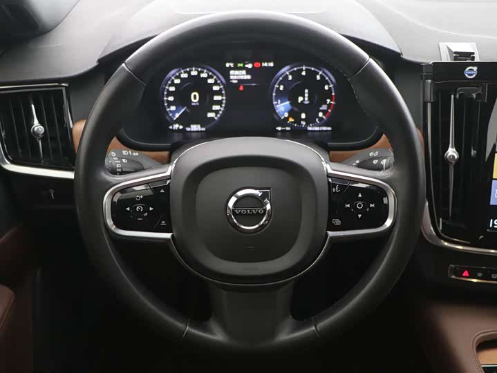 Фото 10 - Volvo S90