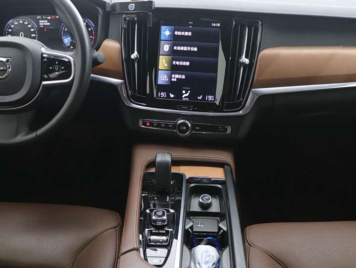 Фото 12 - Volvo S90