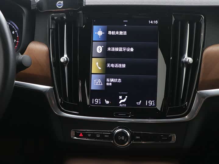 Фото 14 - Volvo S90