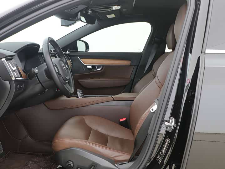 Фото 16 - Volvo S90