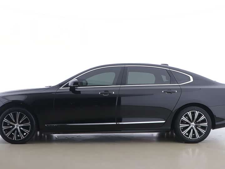 Фото 8 - Volvo S90