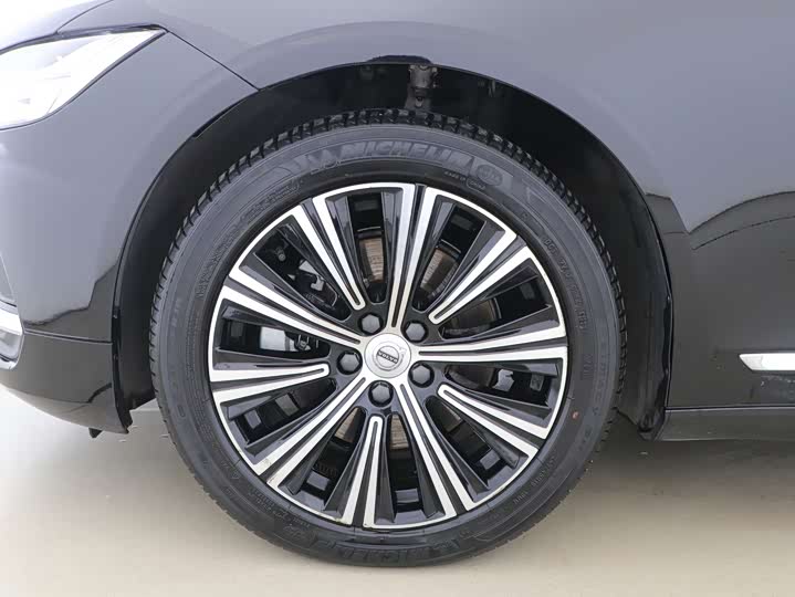 Фото 9 - Volvo S90