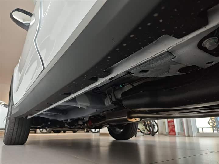 Фото 21 - Roewe RX5