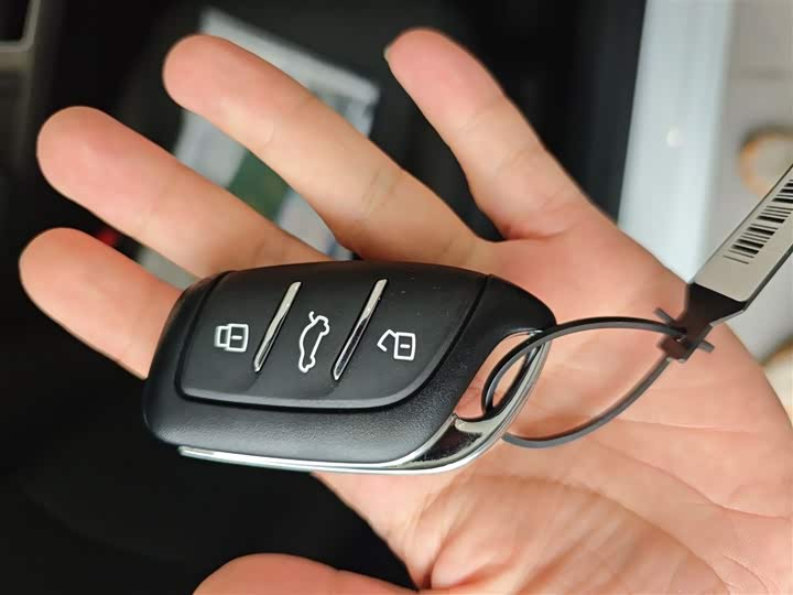 Фото 9 - Roewe RX5