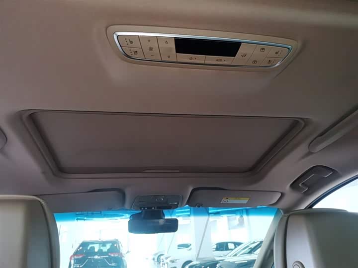 Фото 18 - Buick GL8 ES