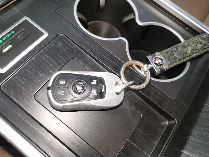 Фото 9 - Buick GL8 ES