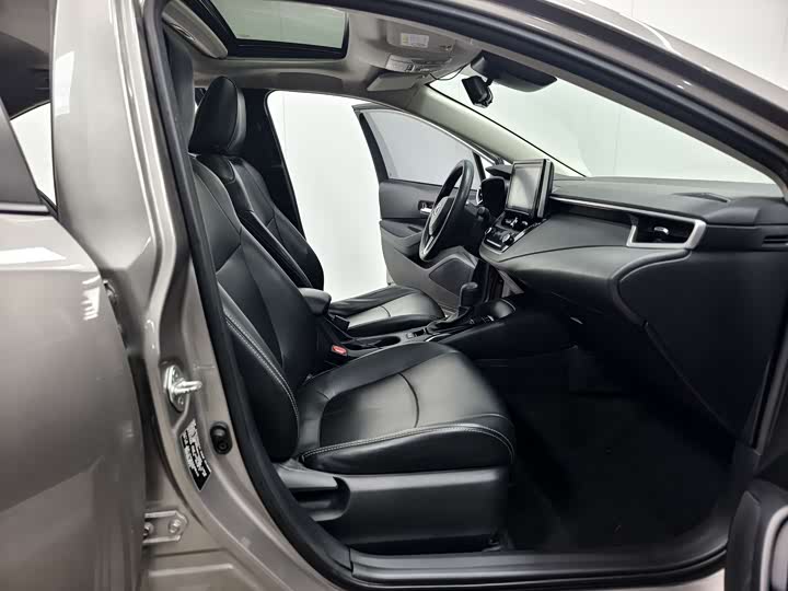 Фото 10 - Toyota Corolla