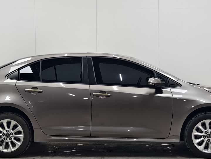 Фото 11 - Toyota Corolla