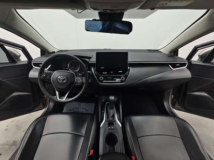 Фото 13 - Toyota Corolla