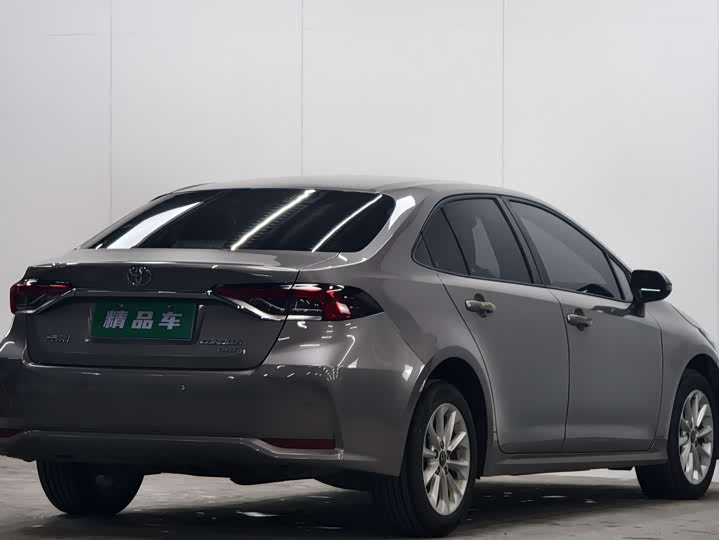 Фото 3 - Toyota Corolla