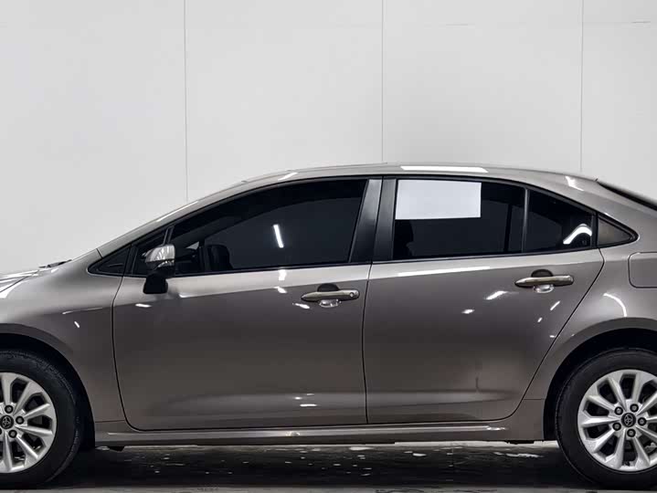 Фото 5 - Toyota Corolla