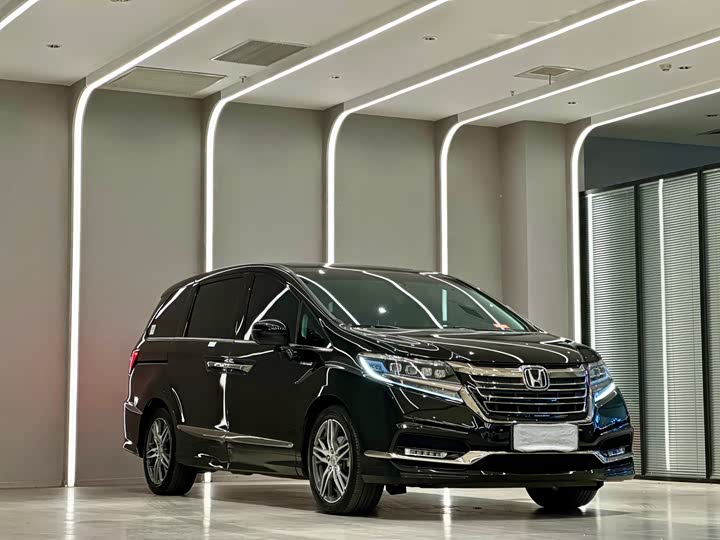 Фото 3 - Honda Elysion