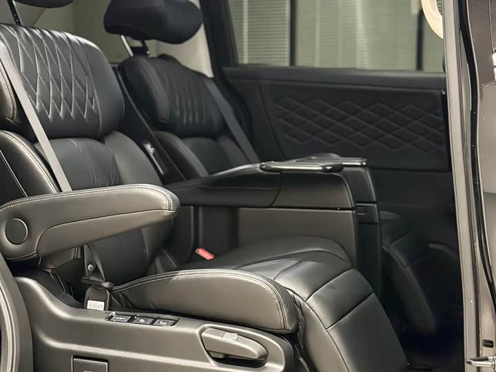 Фото 6 - Honda Elysion