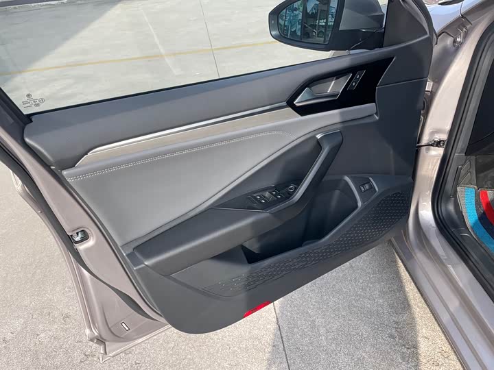 Фото 12 - Volkswagen Sagitar L