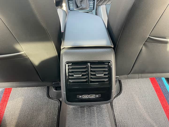 Фото 13 - Volkswagen Sagitar L