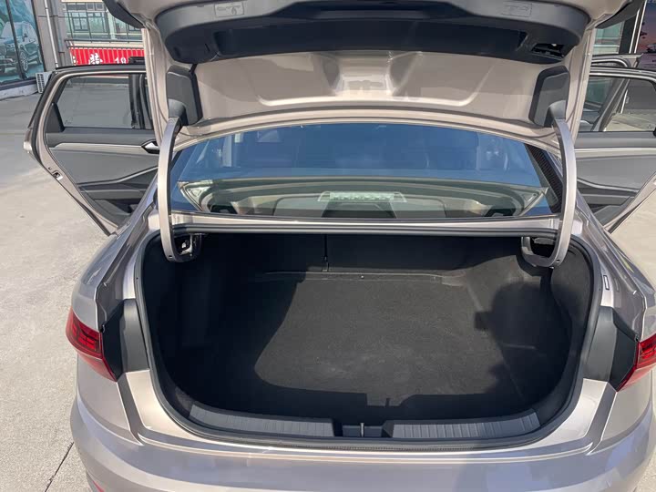 Фото 20 - Volkswagen Sagitar L