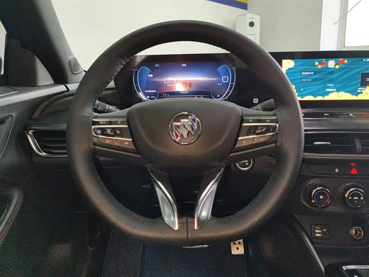 Фото 15 - Buick Verano