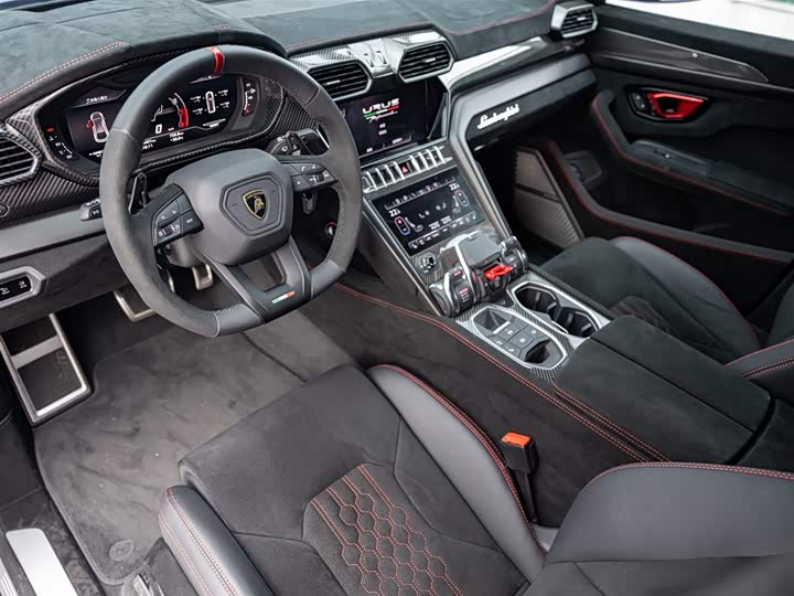 Фото 10 - Lamborghini Urus