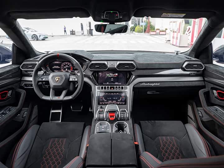 Фото 11 - Lamborghini Urus