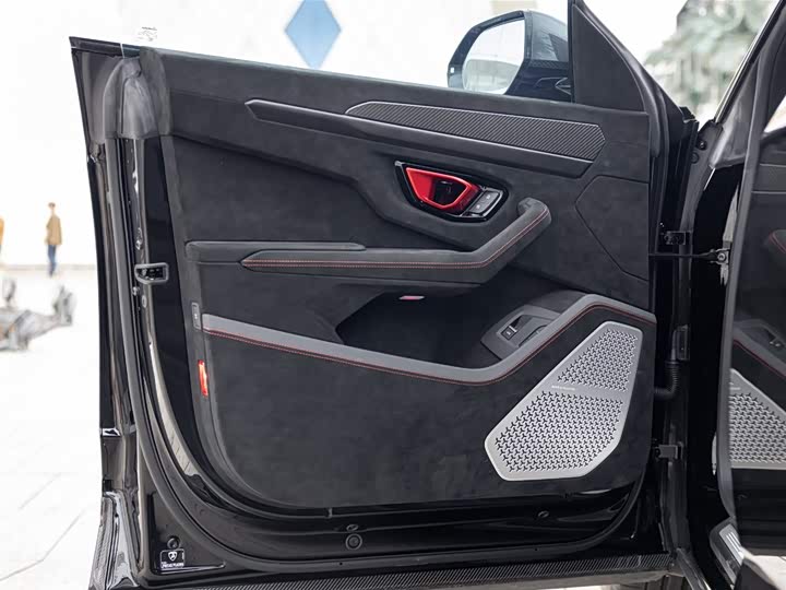 Фото 17 - Lamborghini Urus