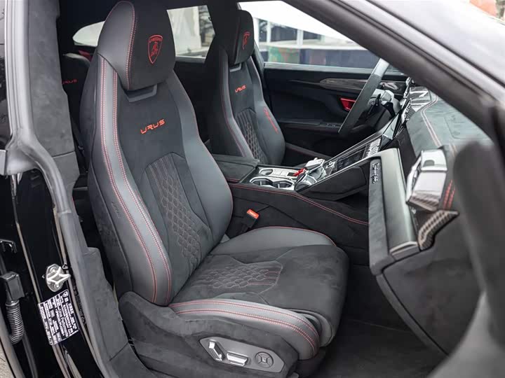 Фото 19 - Lamborghini Urus