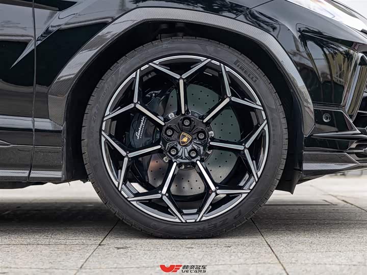 Фото 8 - Lamborghini Urus