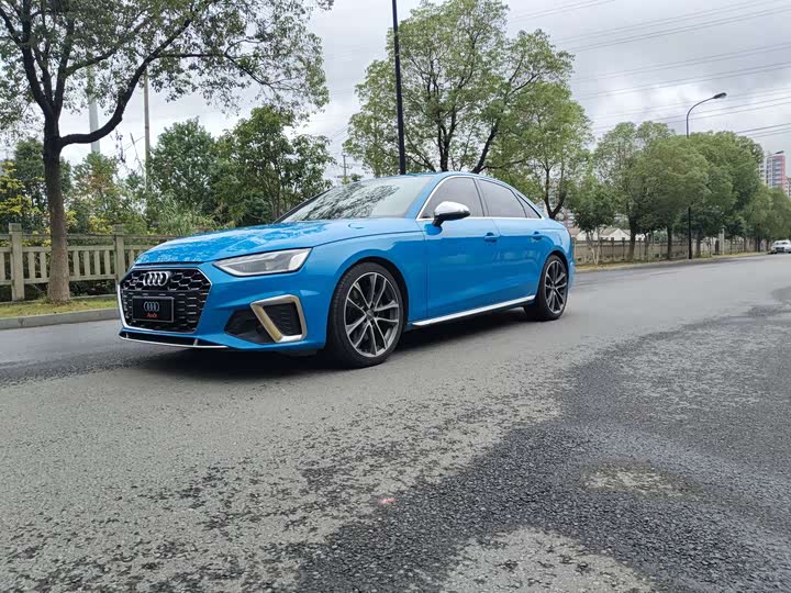 Фото 1 - Audi S4