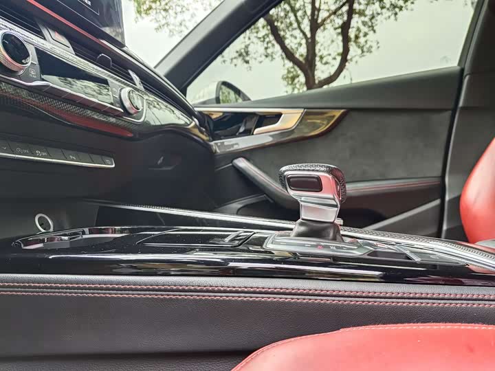 Фото 12 - Audi S4