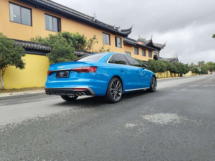 Фото 13 - Audi S4