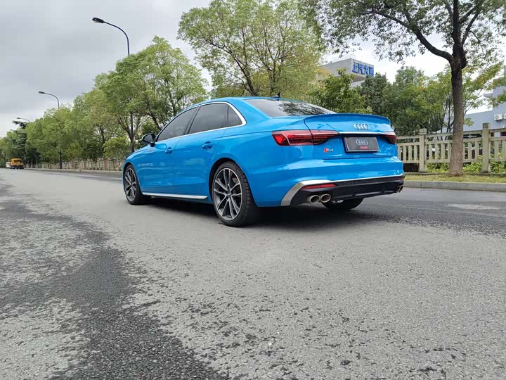 Фото 15 - Audi S4