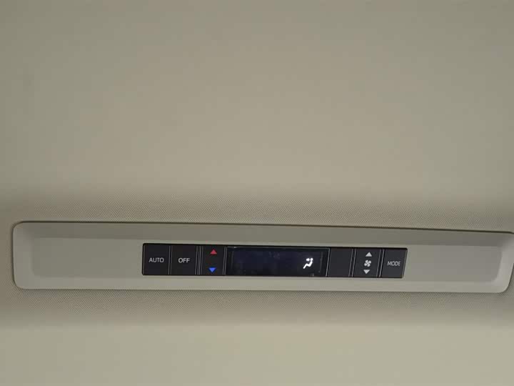 Фото 10 - Toyota Granvia