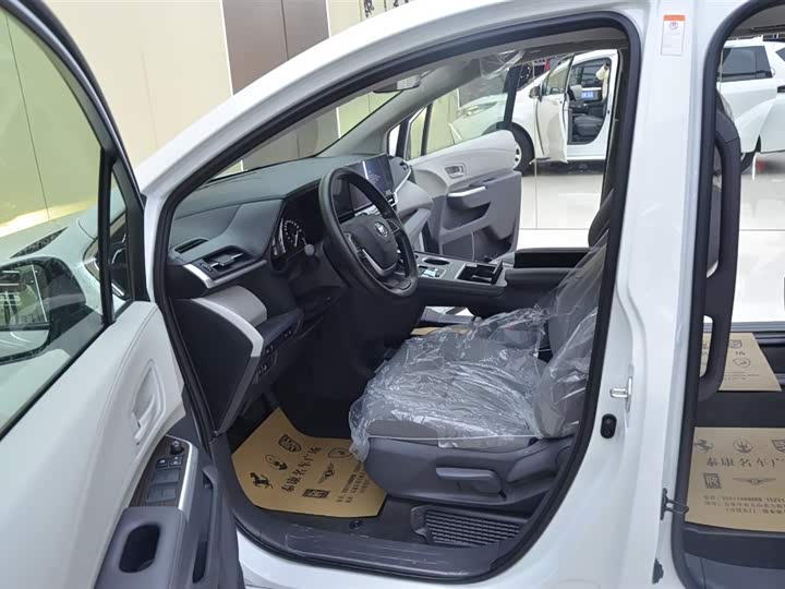 Фото 4 - Toyota Granvia