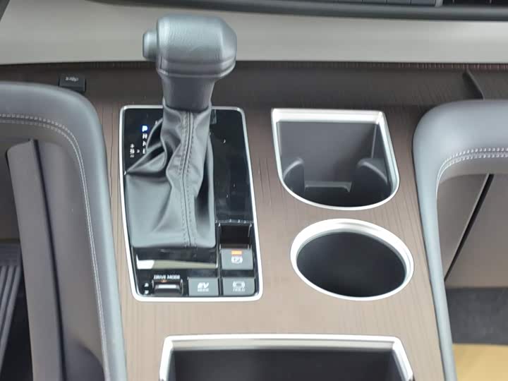 Фото 8 - Toyota Granvia