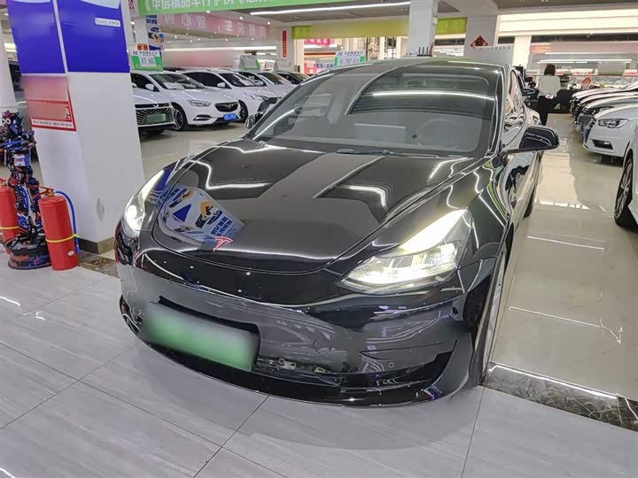 Фото 1 - Tesla Model 3