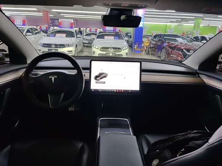 Фото 10 - Tesla Model 3