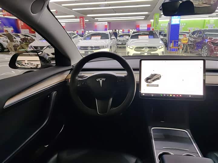 Фото 11 - Tesla Model 3