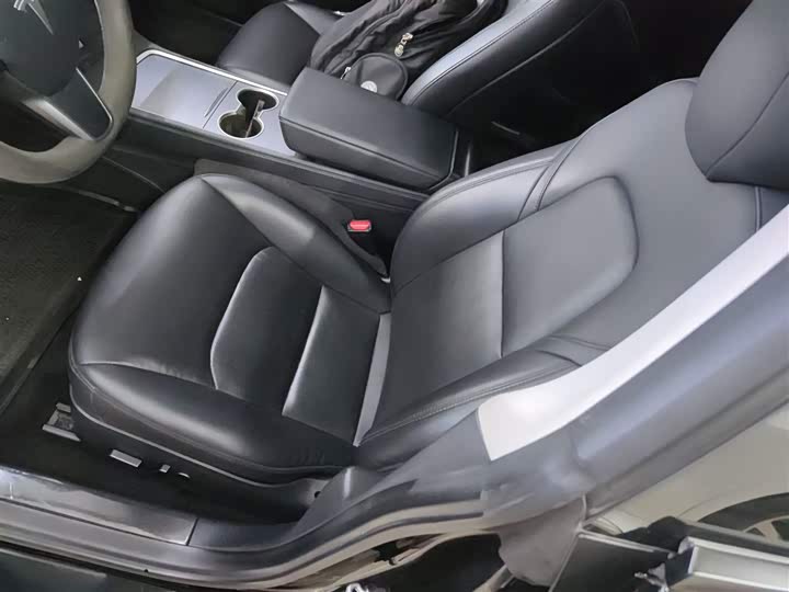 Фото 15 - Tesla Model 3