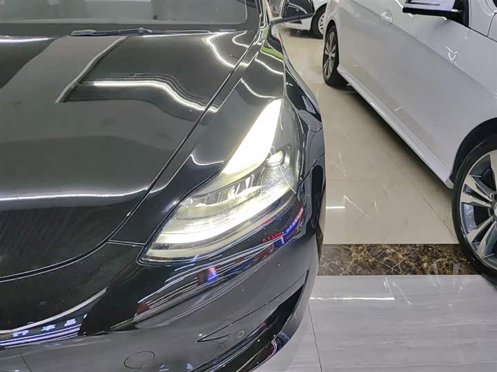 Фото 24 - Tesla Model 3